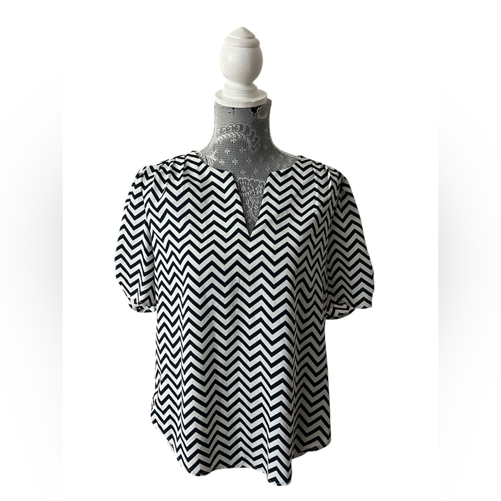 Milano Black White Chevron Print Keyhole Puff Sleeve Blouse Medium